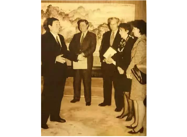 细看中美贸易战的前世今生——“美国人就像被惯坏的孩子”