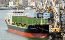 巴拿马籍散货船与渔船相撞，有船员遇险！