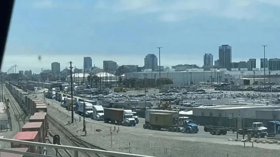LA、LB码头发生爆发性拥堵！“常驻”集装箱超4.8万个..
