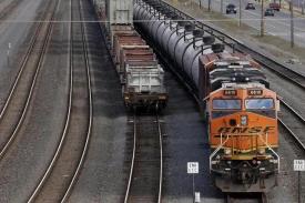 美国货运铁路面临罢工危机，每天损失金额高达20亿美金！